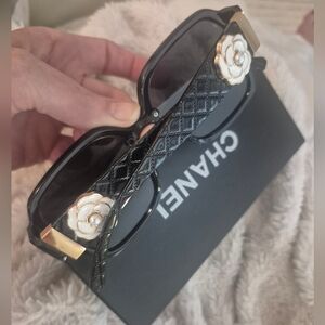 Fashion | Camelia Floral Motif Sunnies